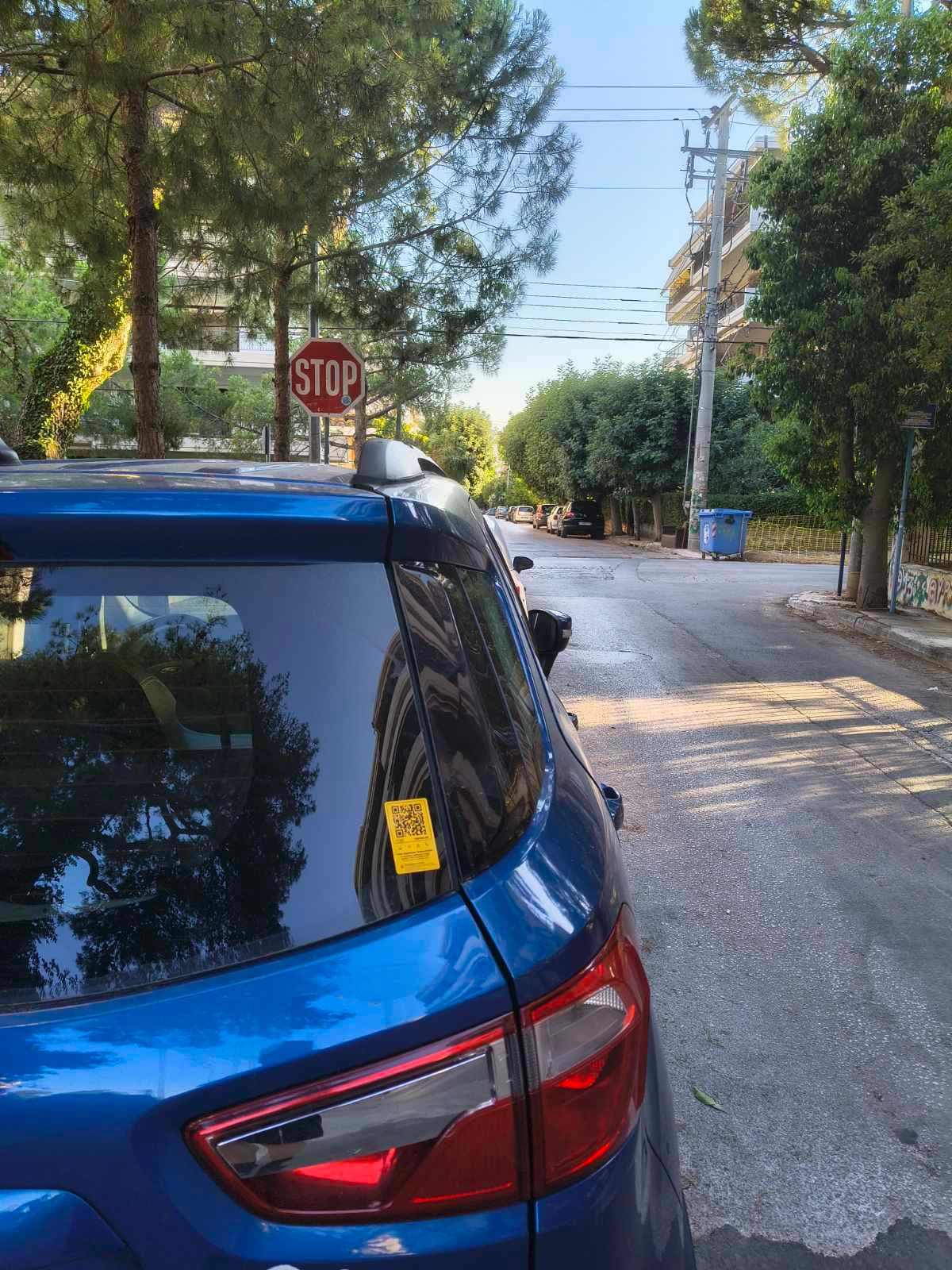 Το CarTag κολλημένο στο τζάμι αυτοκινήτου